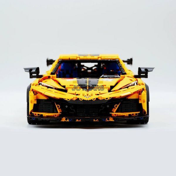Конструктор TECHNIC CORVETTE C8 3372 деталі, модель 58см 45349 фото